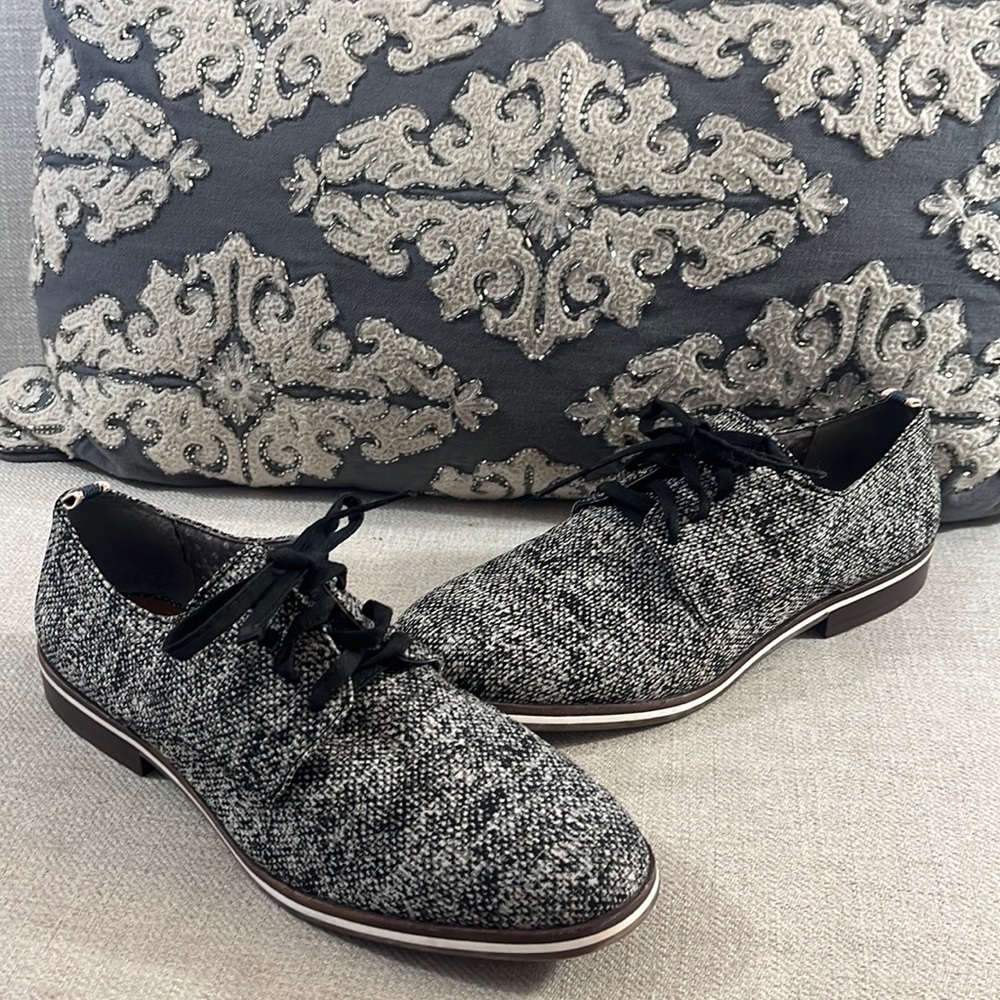 ED Ellen Degeneres Size 8.5 Larkin Black and White Tweed Oxford Shoes